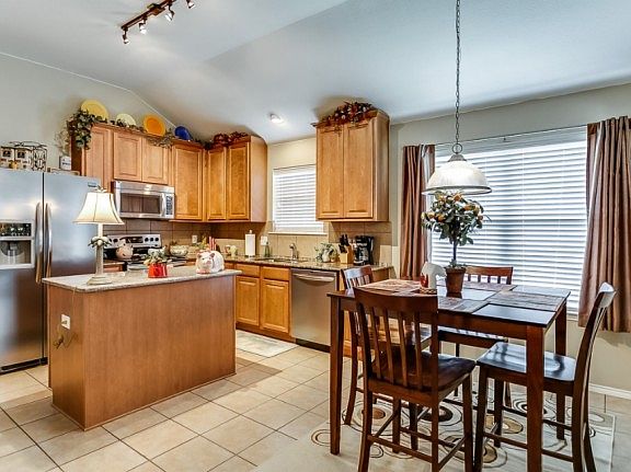 3rd image of 712 Bamboo Dr