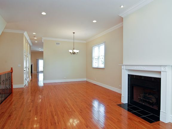 3rd image of 5042 W Carmen Ave