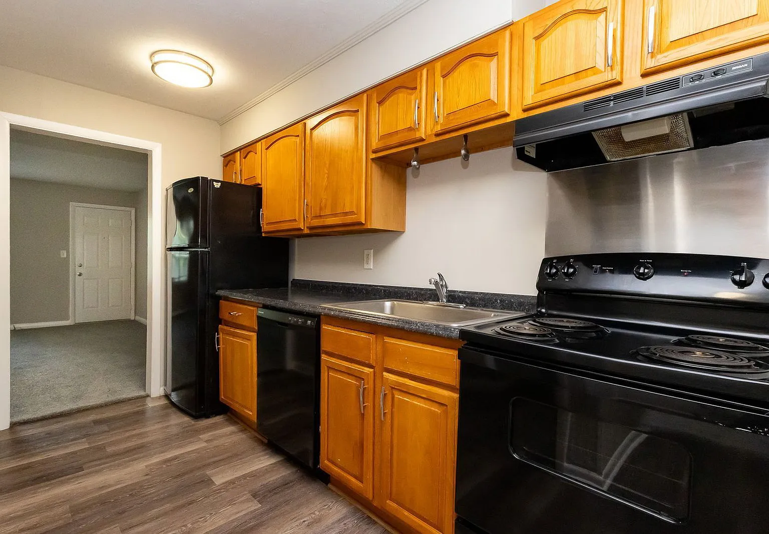 305 Sunrise Ln — Photo 4