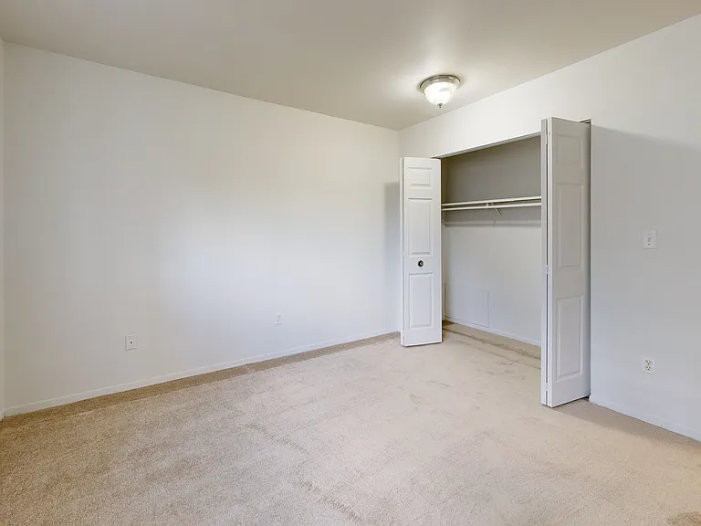 Country Meadow Apartments — Photo 15
