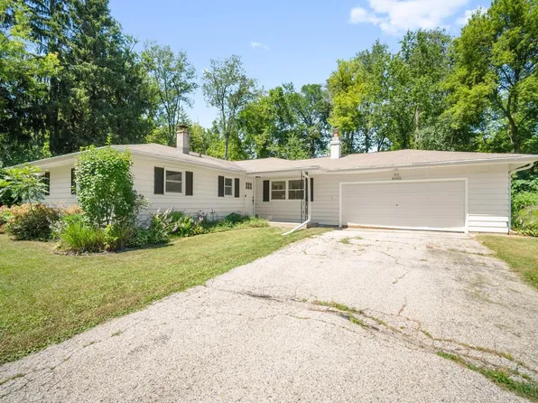 N70W39060 Foster DRIVE, Oconomowoc, WI 53066