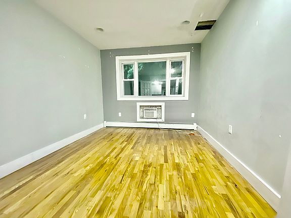 5th image of 43 Irving Pl #A3