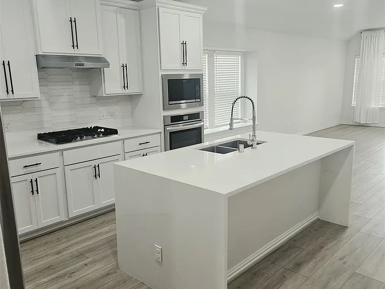 15019 Crown Manor Dr — Photo 3