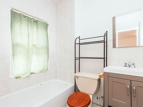 5th image of 131 Montrose Ave APT 2F