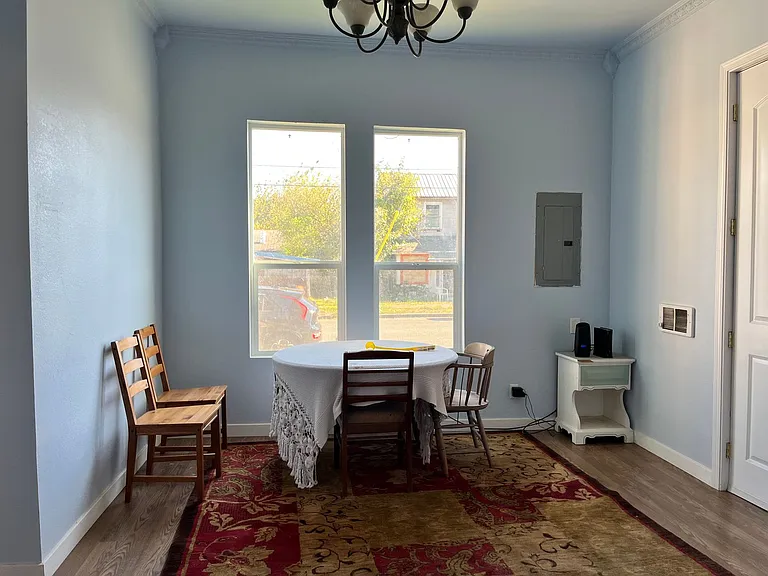 435 Ash St — Photo 3