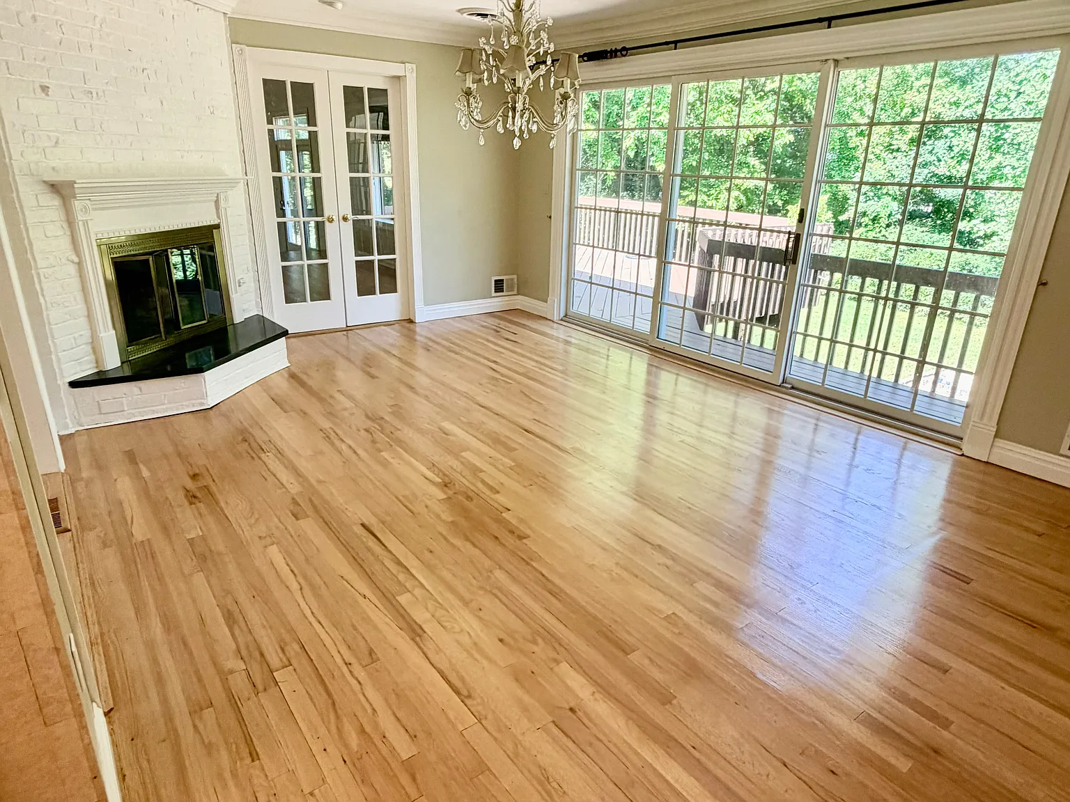 6 bed, 3.5 bath, 3900 sqft, $9,500 — Photo 2