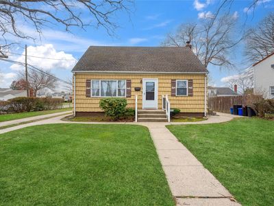 272 W. 16th Street, Deer Park, NY, 11729