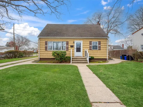 272 W. 16th Street, Deer Park, NY 11729