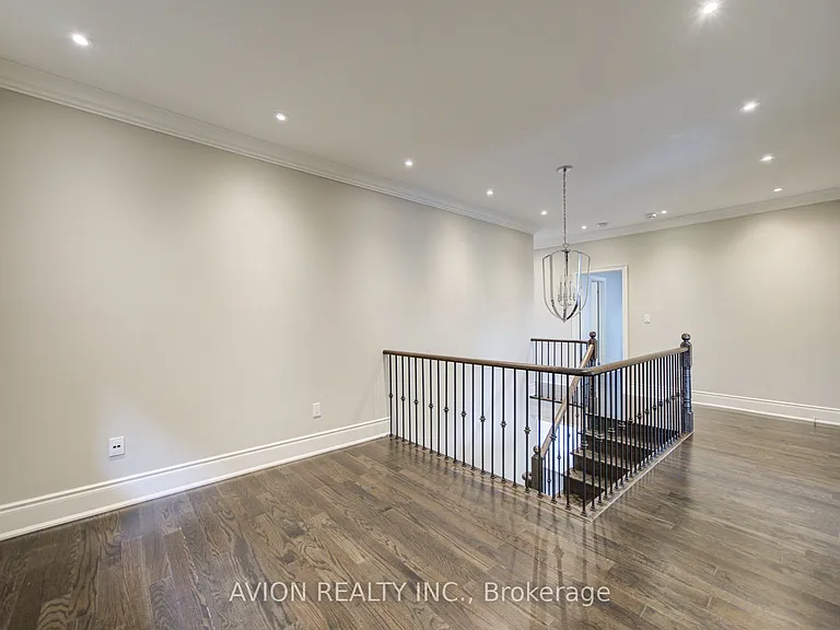 102 Joseph Hartman Cres — Photo 29