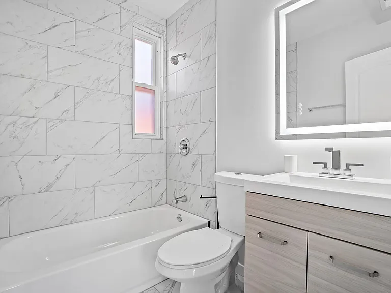 1226 W 31st Pl #3R — Photo 5