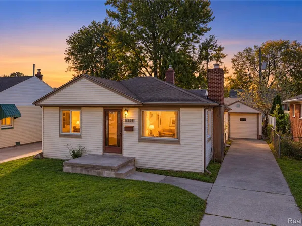 8238 Kaltz St, Center Line, MI 48015