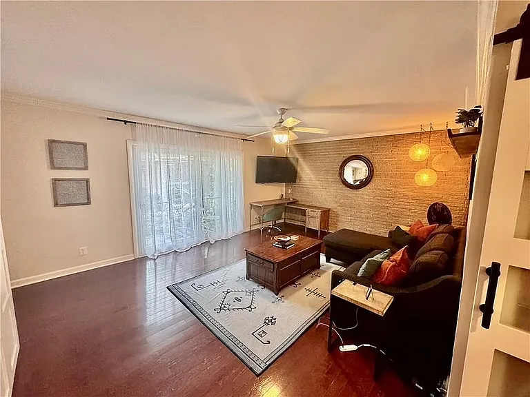 1230 Woodland Ave NE #4 — Photo 3
