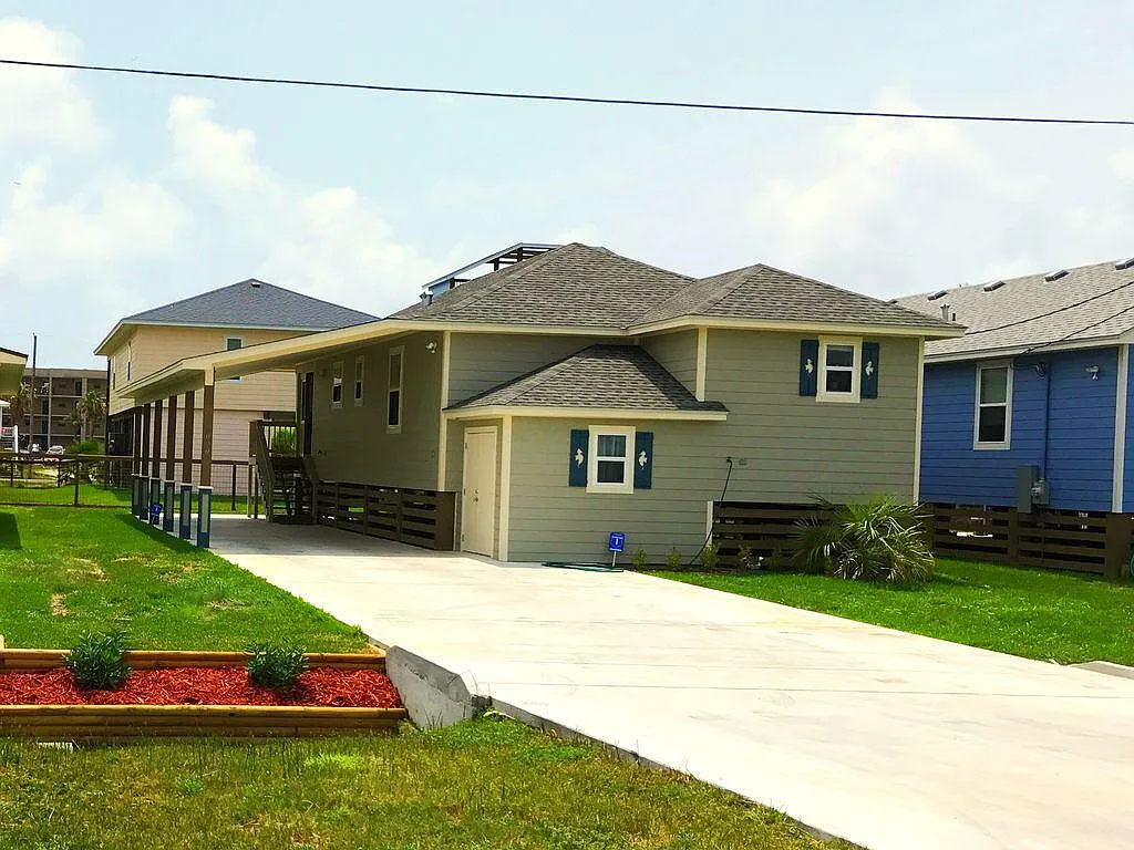 S Live Oak St, Rockport — Photo 1