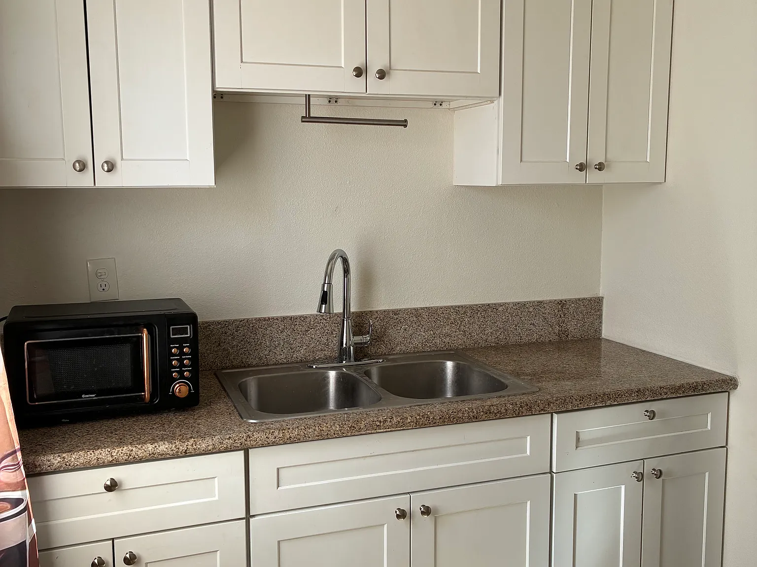 Studio, 400 sqft, $1,799 — Photo 3