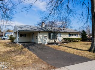 154 Goldenridge Dr, Levittown, PA 19057