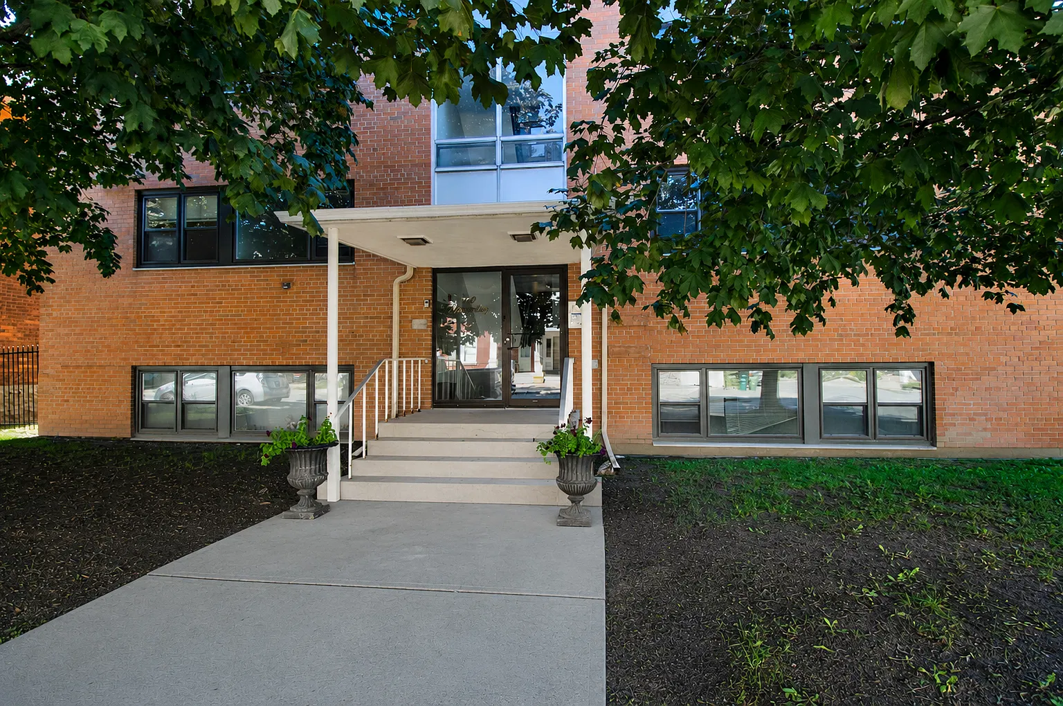 100 Waverley Street — Photo 2