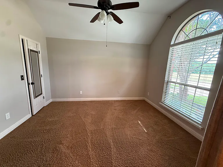 518 Creekside Dr — Photo 21