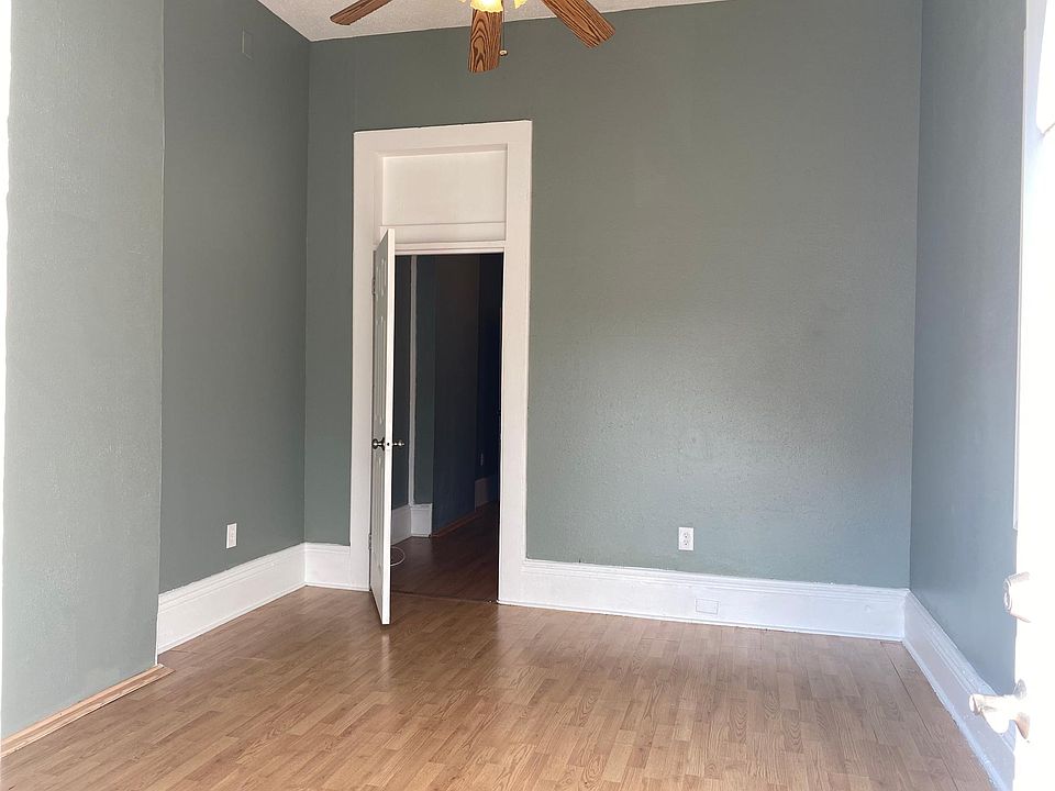 Entrance / living room