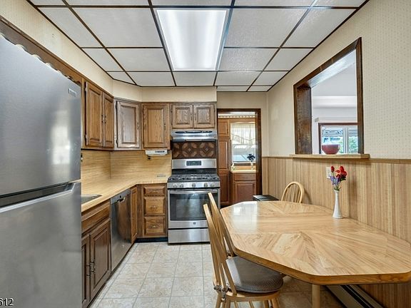 5th image of 204 Tontine Ave