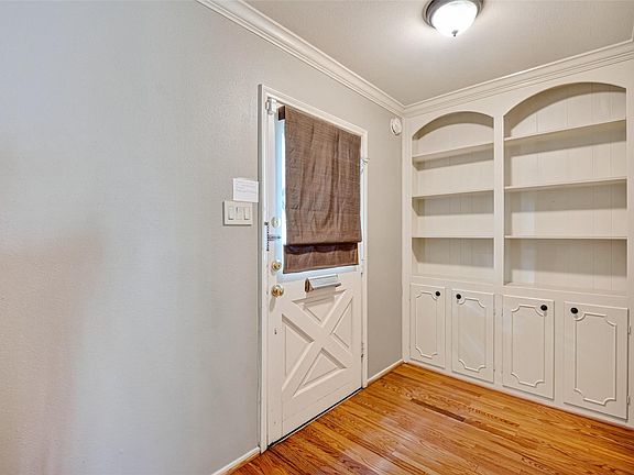 5th image of 473 N Post Oak Ln #473