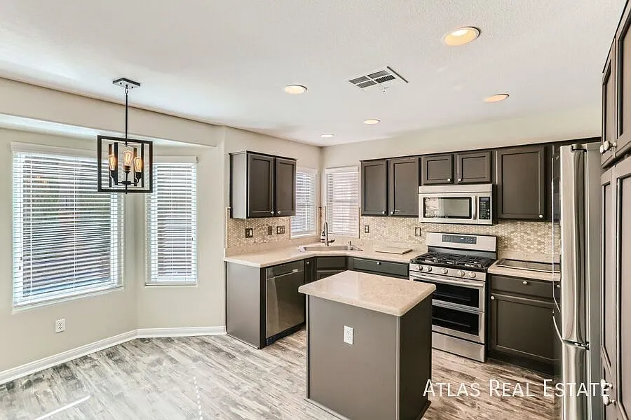 2 Weeks Free Rent If Moved In By 8/31/2026! Upgraded 3-Bedroom Home With Pool Near S. Valley View... — Photo 4