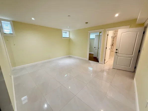 3507 E 45th Ave, Vancouver, BC V5R 3E9