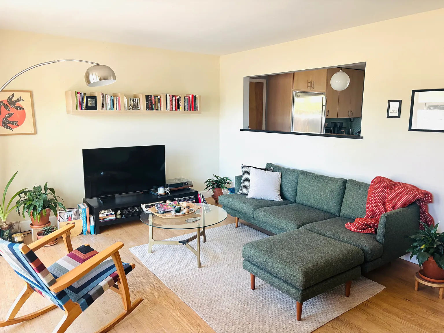 3 bed, 1000 sqft, $3,300 — Photo 4