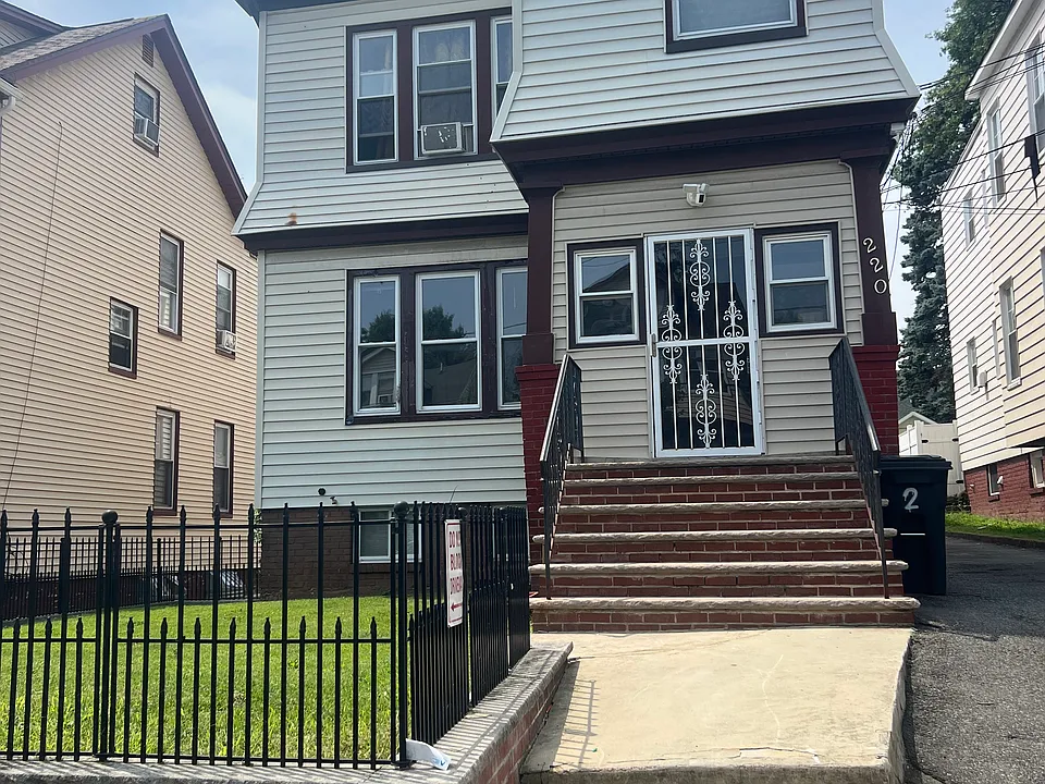 220 Conklin Ave #1
