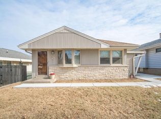 4046 S Caulfield Ave, Saint Francis, WI 53235