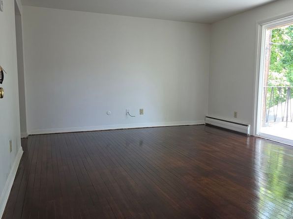 519 W Water St APT F