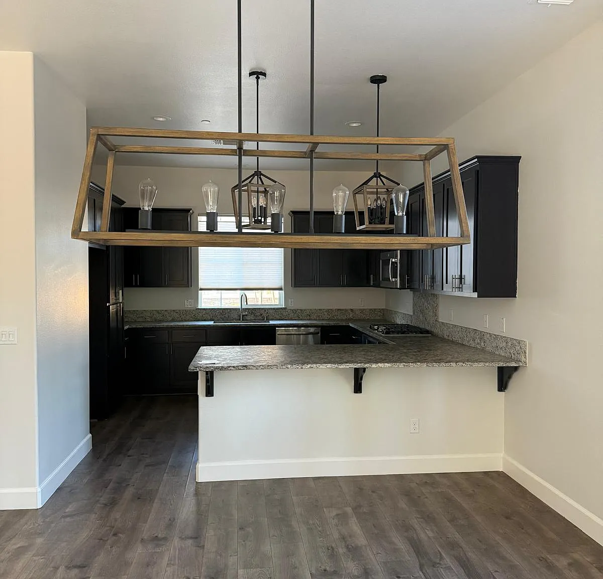 3 bed, 1954 sqft, $2,800 — Photo 4
