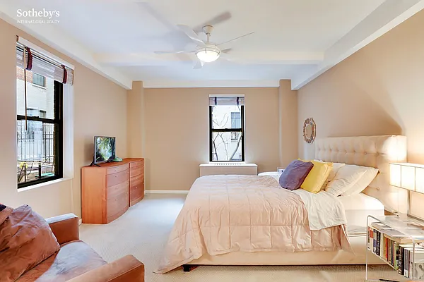 Sold by Sotheby's International Realty | media 6