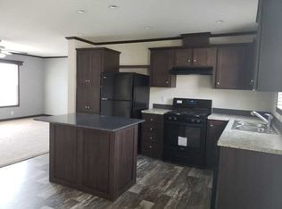 37 Menlo Park Dr, Belleville, MI 48111