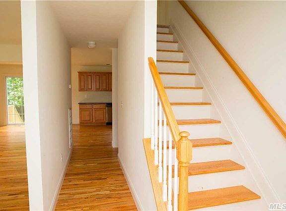 4th image of 44 Chauncey Ln