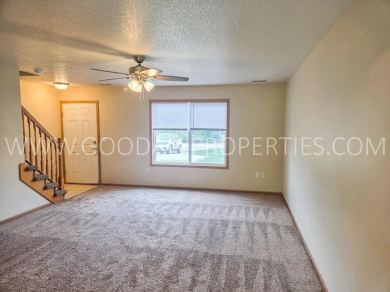 409 S Hazel St — Photo 5