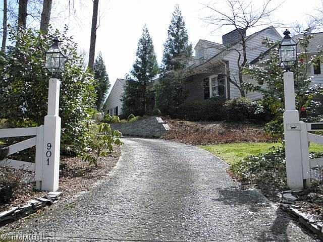 1st image of 901 W Parkway Ave