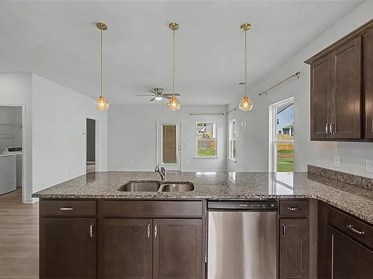 514 Denton Dr — Photo 13
