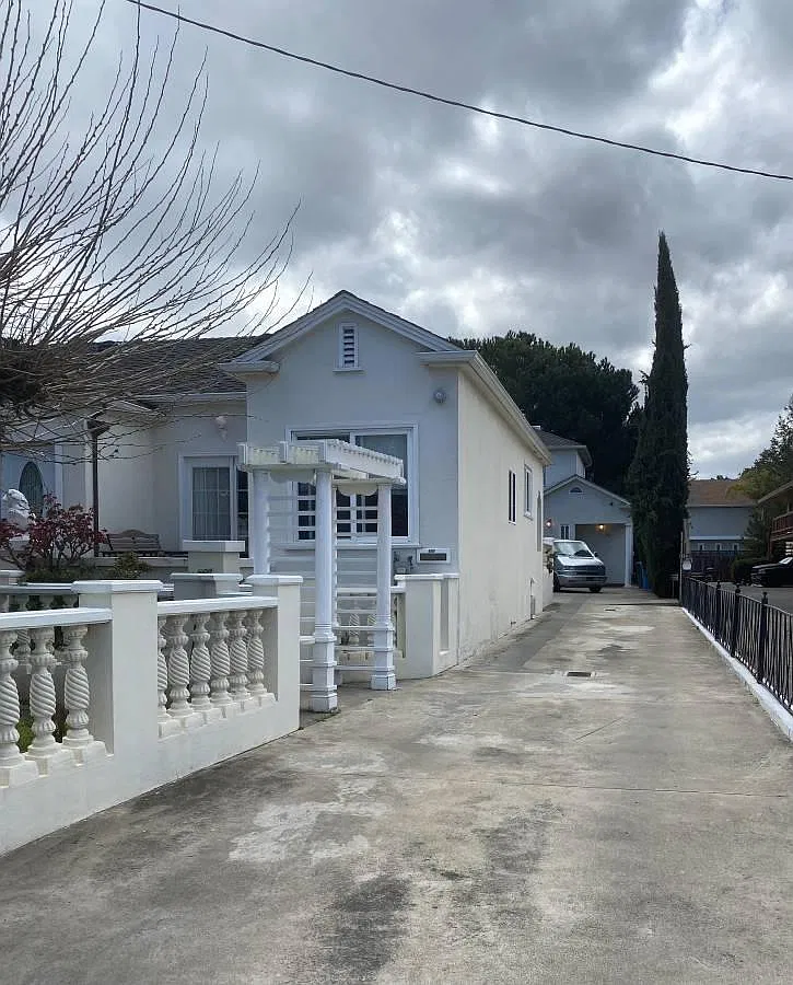 3 bed, 2000 sqft, $5,000 — Photo 1