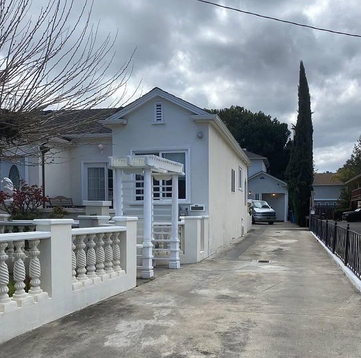 1st image of 654 Fulton St