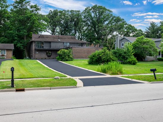 1017 Barneswood Dr, Downers Grove, IL 60515
