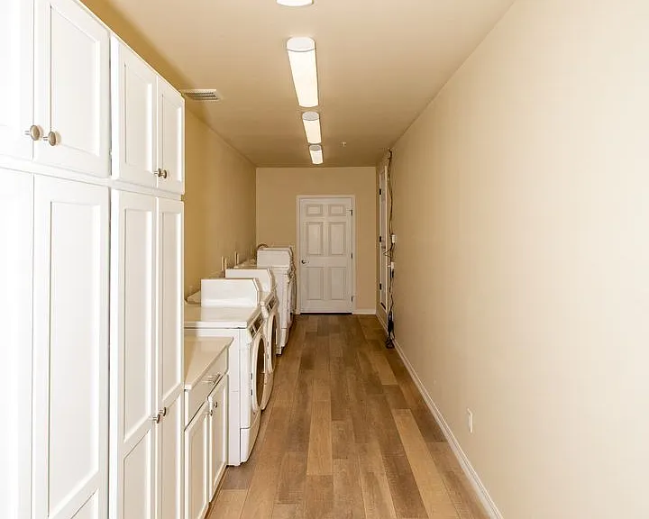 1117 E Gurley St — Photo 17