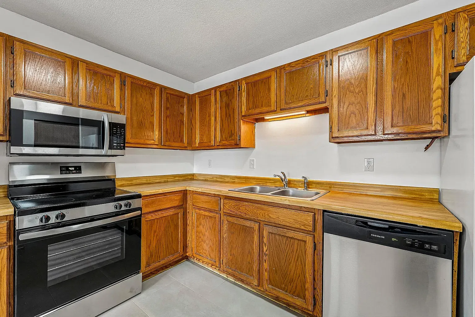 1 bed, 786 sqft, $1,595 — Photo 3
