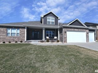 1641 Mackenzie St, Washington, IL 61571