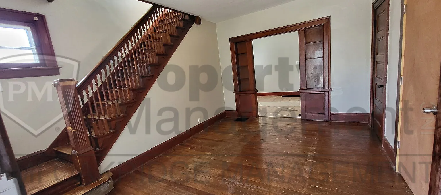 3 bed, 1.0 bath, 1118 sqft, $1,250 — Photo 2