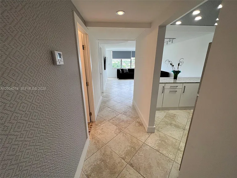 2741 Taft St #401 — Photo 7
