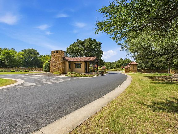 2nd image of 1003 Flint Ridge Trl