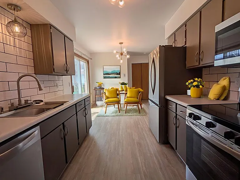 1516 Vogt Dr — Photo 32