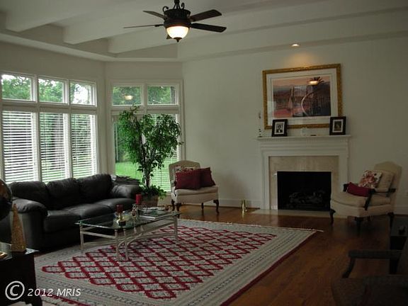 4th image of 8300 Fox Haven Dr