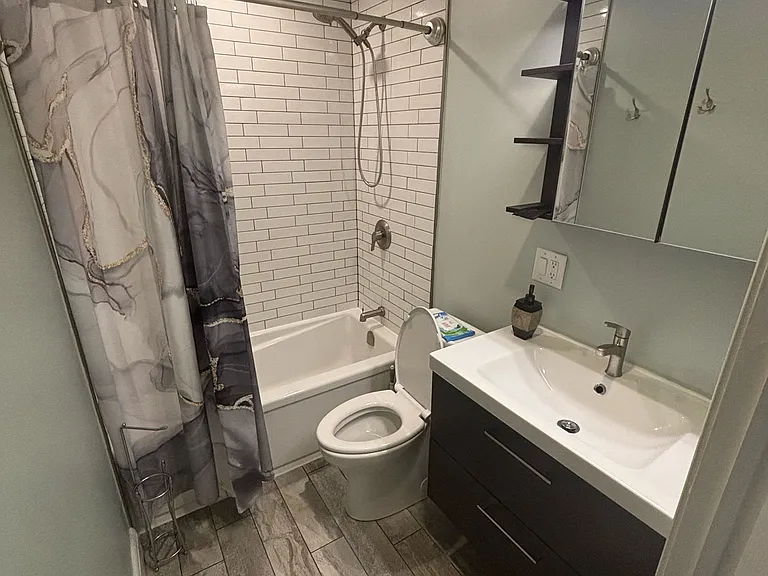 241 Bradley Ave — Photo 8