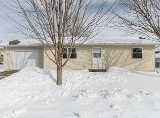 110 Elm Ridge Dr, North Liberty, IA 52317